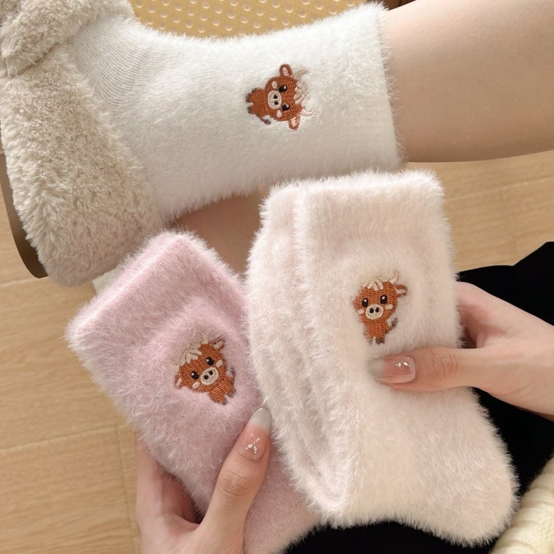 🔥Hot Sale - 49% OFF🔥5 Pairs Cartoon Highland Cow Plush Socks for Cold-Free Home Comfort Warmth