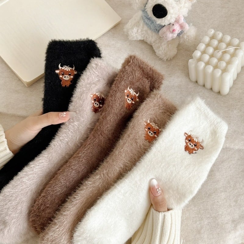 🔥Hot Sale - 49% OFF🔥5 Pairs Cartoon Highland Cow Plush Socks for Cold-Free Home Comfort Warmth