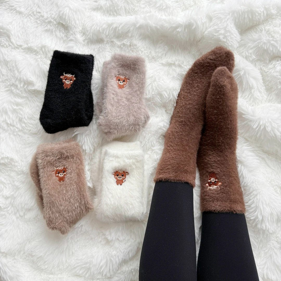 🔥Hot Sale - 49% OFF🔥5 Pairs Cartoon Highland Cow Plush Socks for Cold-Free Home Comfort Warmth